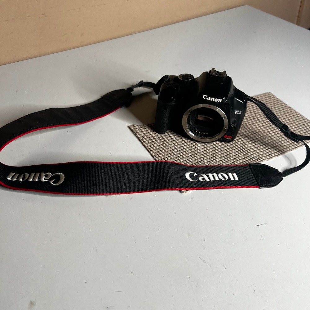 Canon EOS Rebel XSi DSLR Camera Body Black DS126181 Untested No Battery